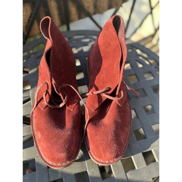 Clarks Men’s Desert Boots Size 10 Burgundy Red Suede Lace Up Ankle Chukka Crepe - Picture 2 of 6